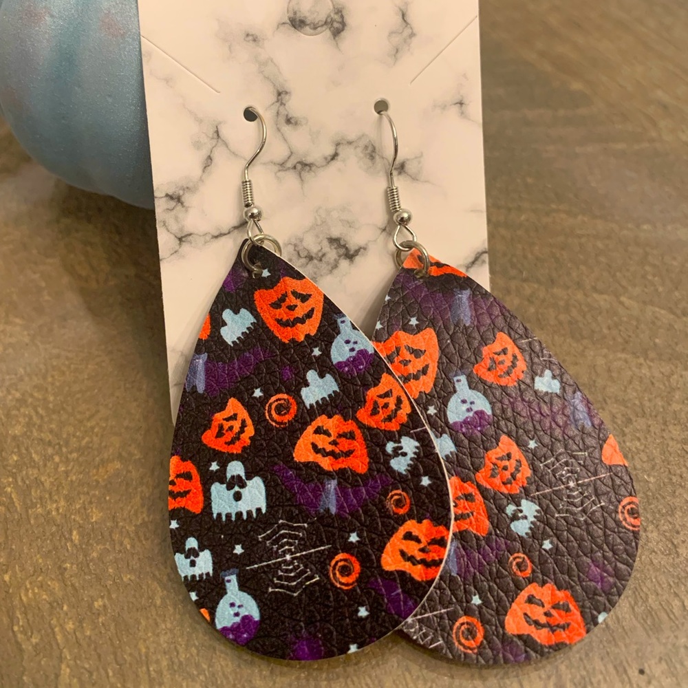 Halloween earrings 🎃
